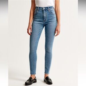NWT Abercrombie High Rise Skinny Jean 31 Short